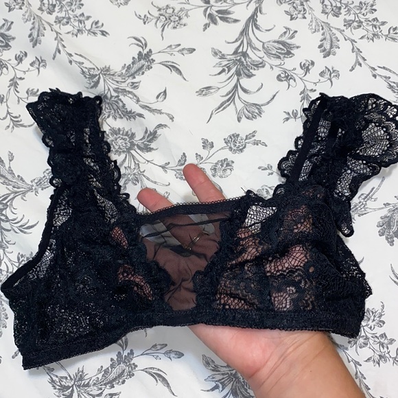Urban Outfitters Delicate Lace Bralette - Picture 1 of 4